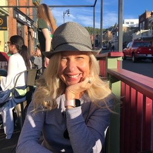 Meet your Posher, Deana